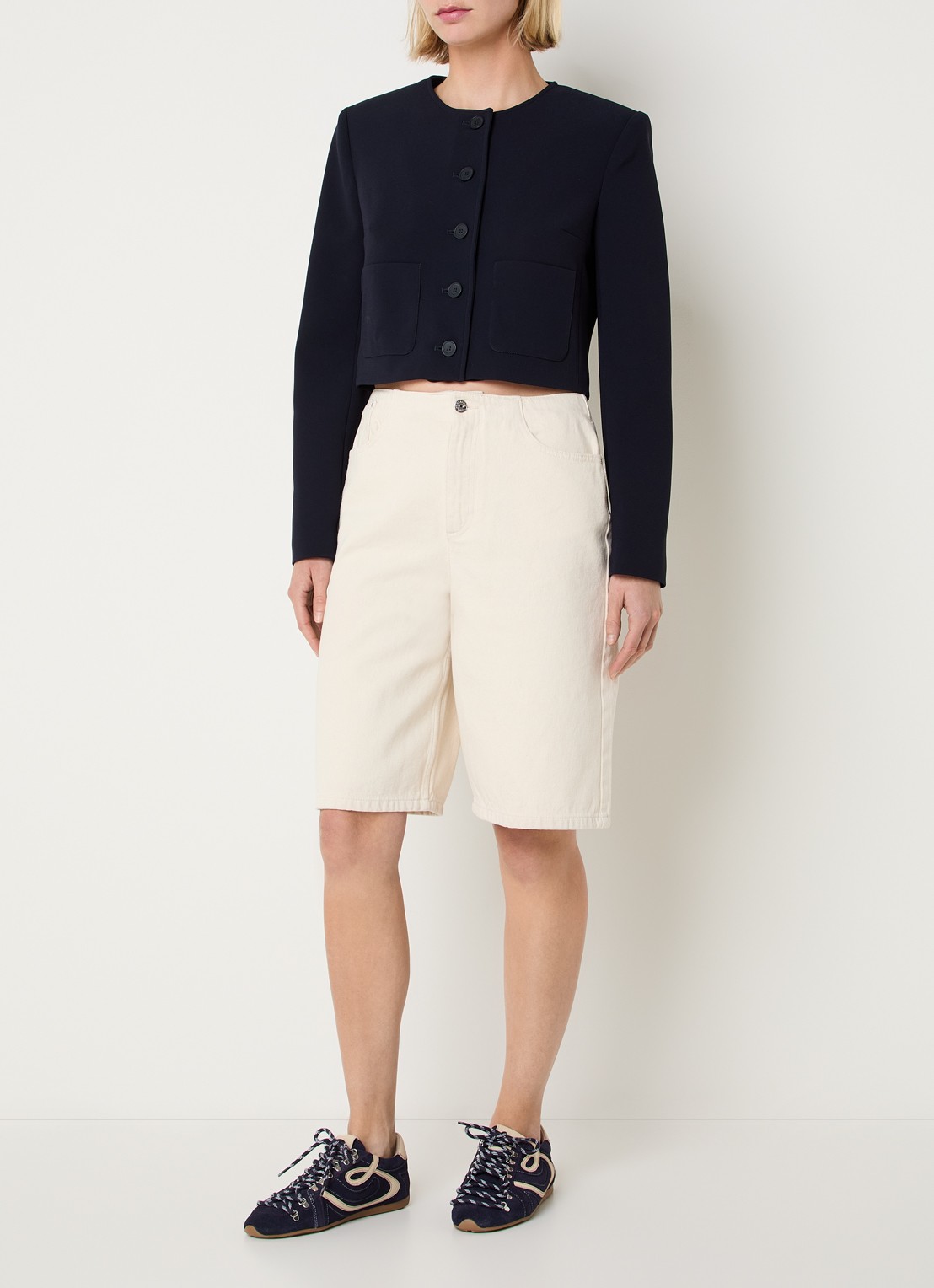 Claudie Pierlot Vanilleter cropped jack met opgestikte zakken - voorkant 4 donkerblauw