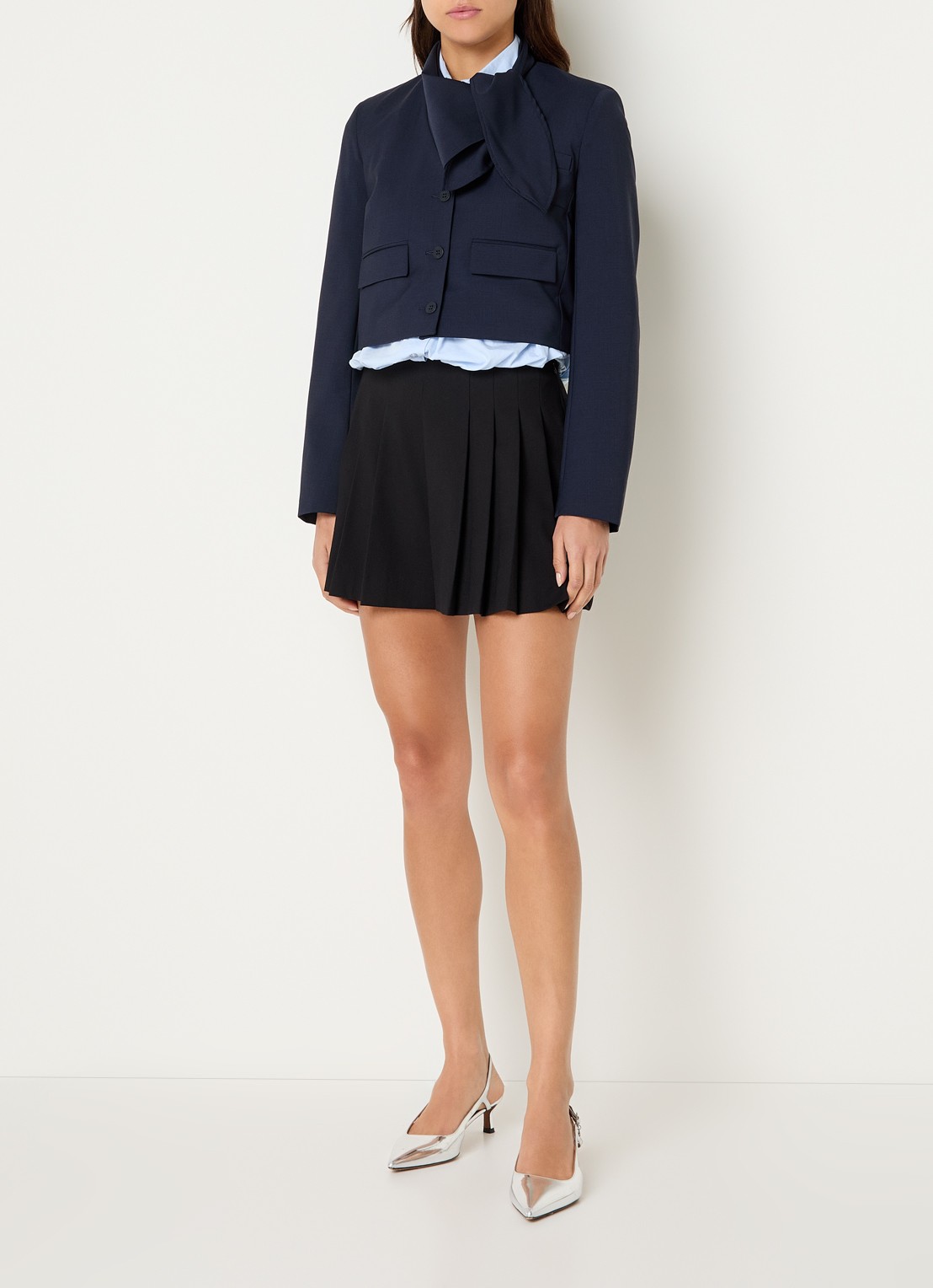 Claudie Pierlot Velma cropped blazer in wolblend met sjaalkraag en klepzakken - voorkant 2 donkerblauw