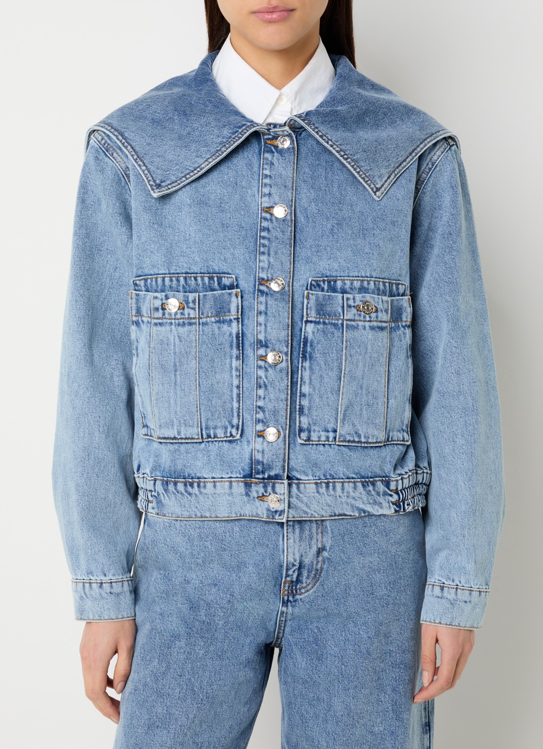 Claudie Pierlot Vesna spijkerjas met klepzakken - detail indigo