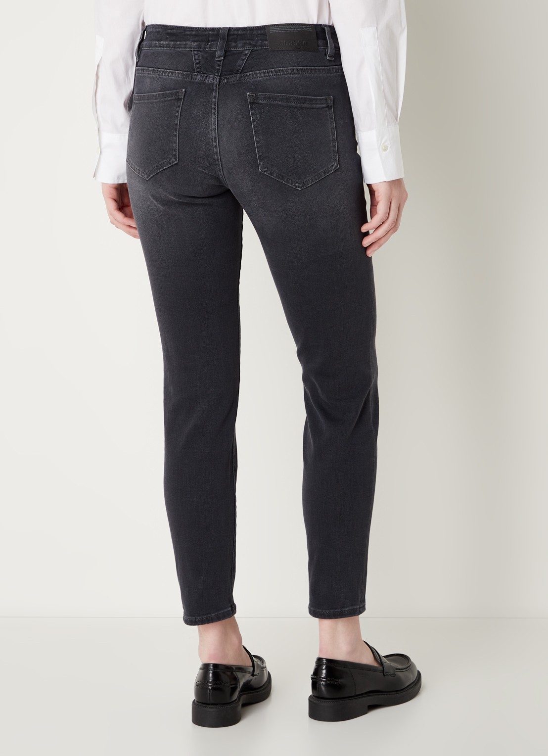 CLOSED Baker low waist cropped slim fit jeans met stretch - achterkant 3 antraciet