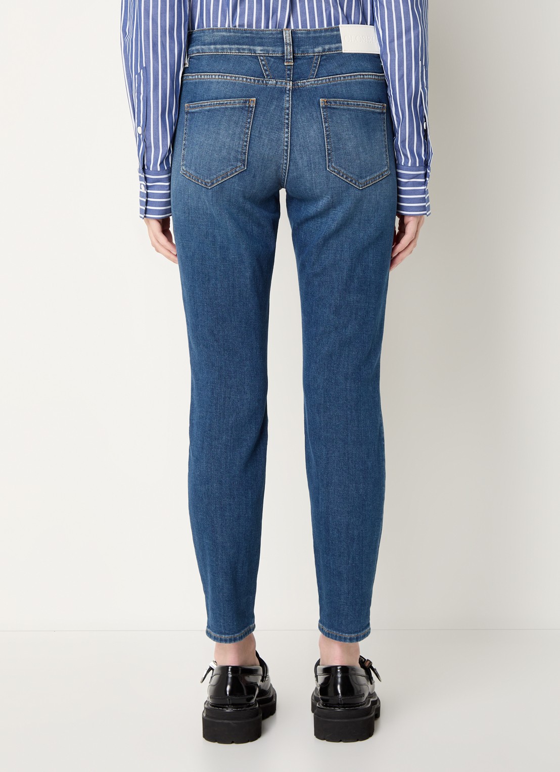 CLOSED Baker mid waist slim fit jeans in  katoenblend - achterkant indigo