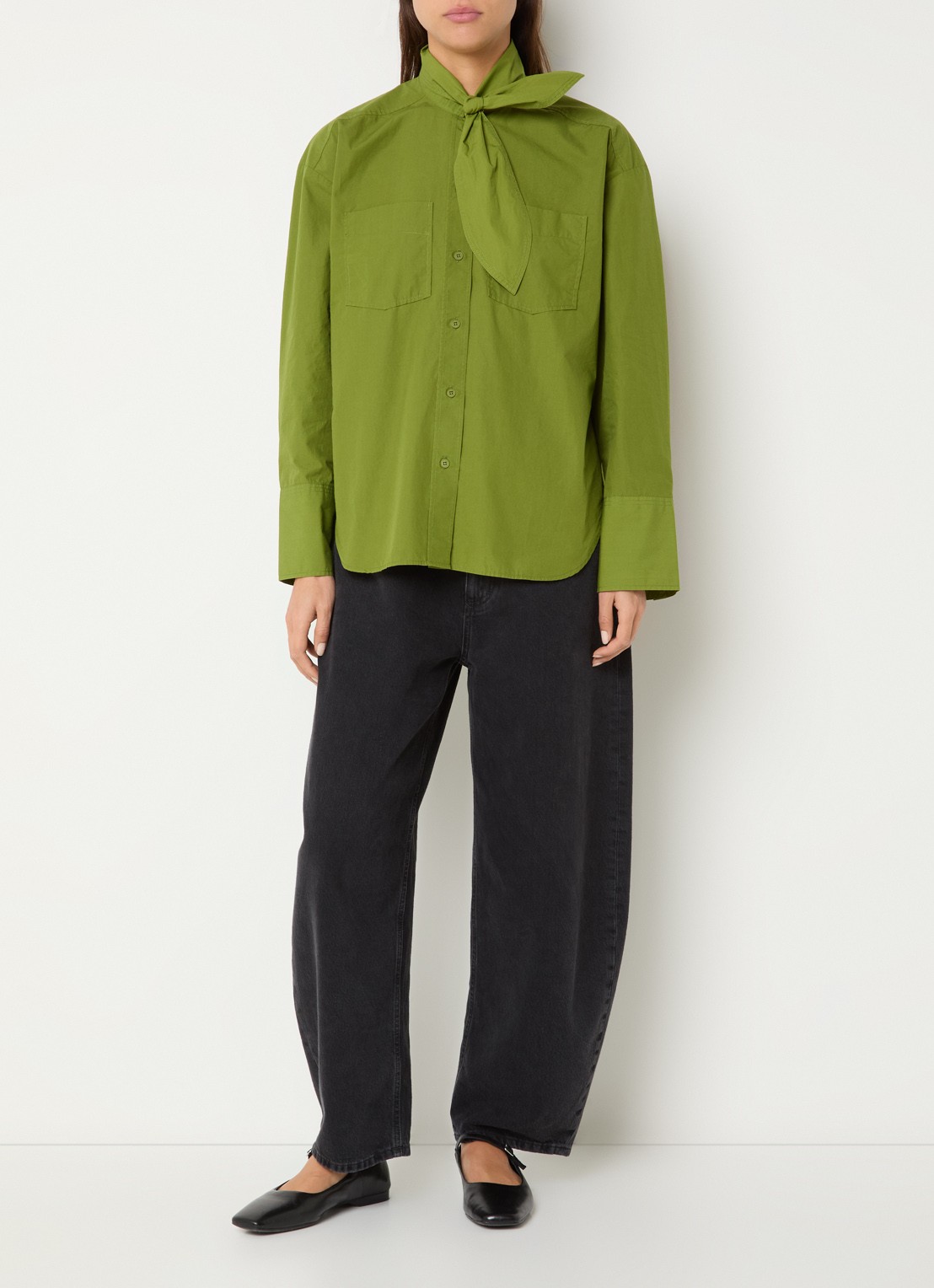 CLOSED Blouse met borstzakken en strikkraag - voorkant 2 groen
