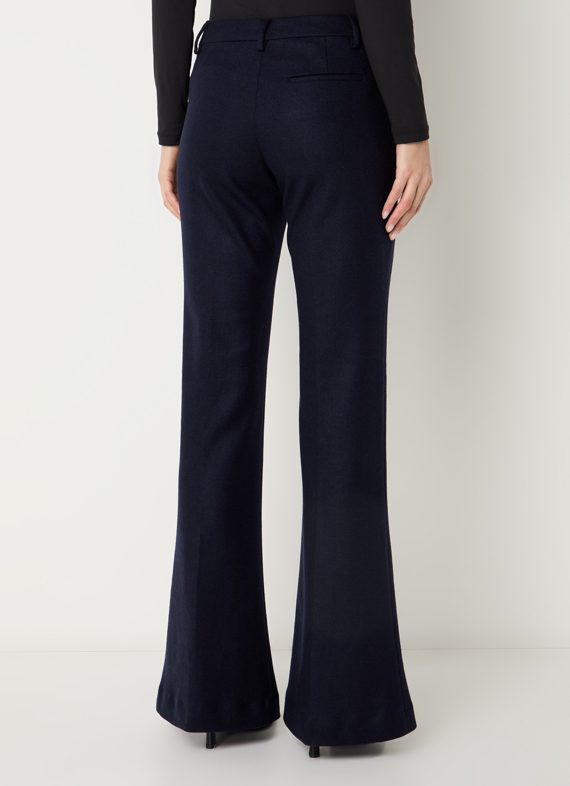 CLOSED Denair mid waist flared fit pantalon van wol met persplooi - achterkant donkerblauw
