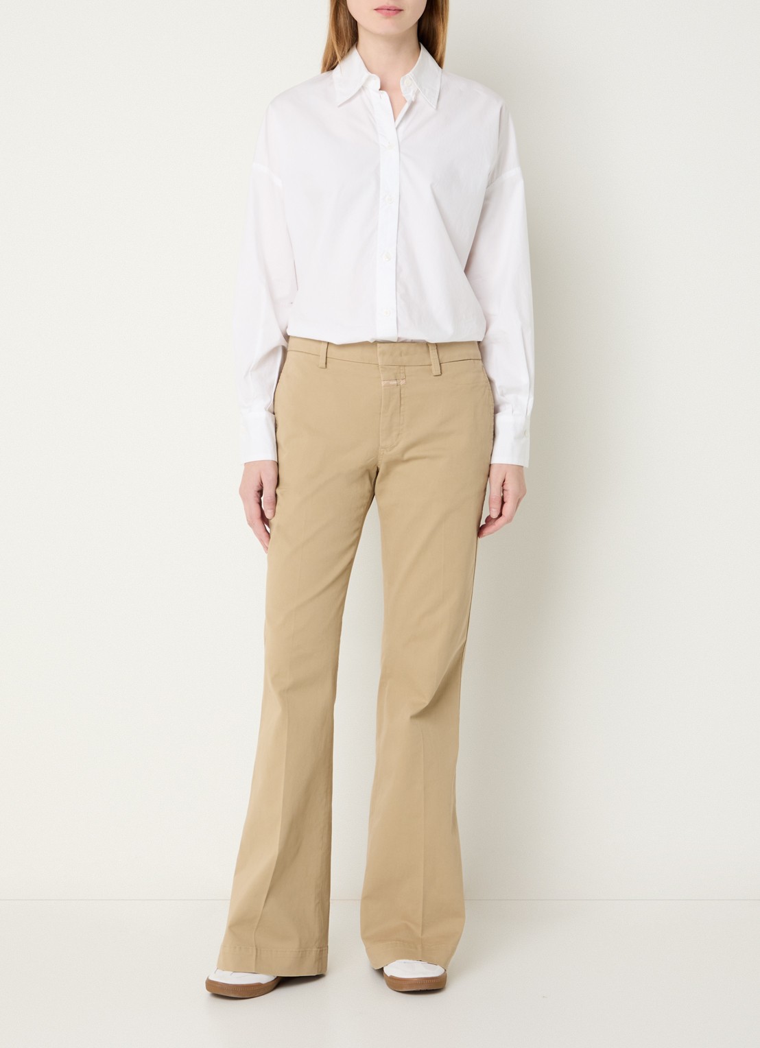 CLOSED Felise mid waist flared fit broek met persplooi - voorkant 2 khaki