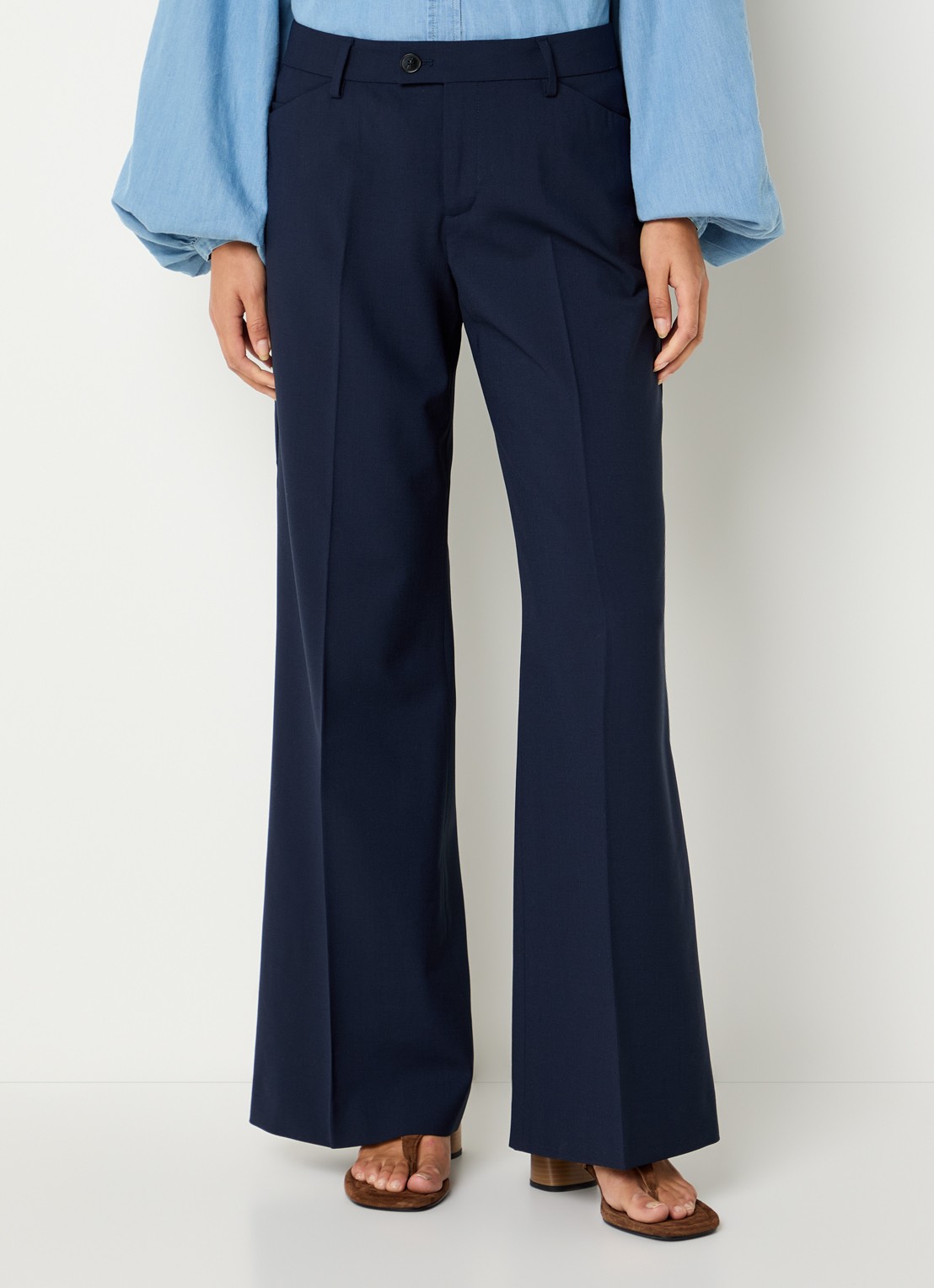 CLOSED Flye low waist flared fit pantalon in wolblend met klepzakken - detail 4 donkerblauw