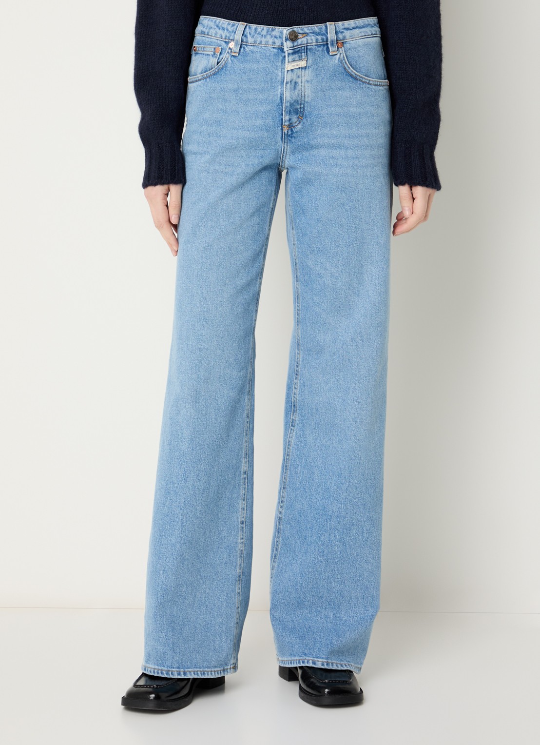 CLOSED Gillan high waist flared jeans met lichte wassing - detail 4 indigo