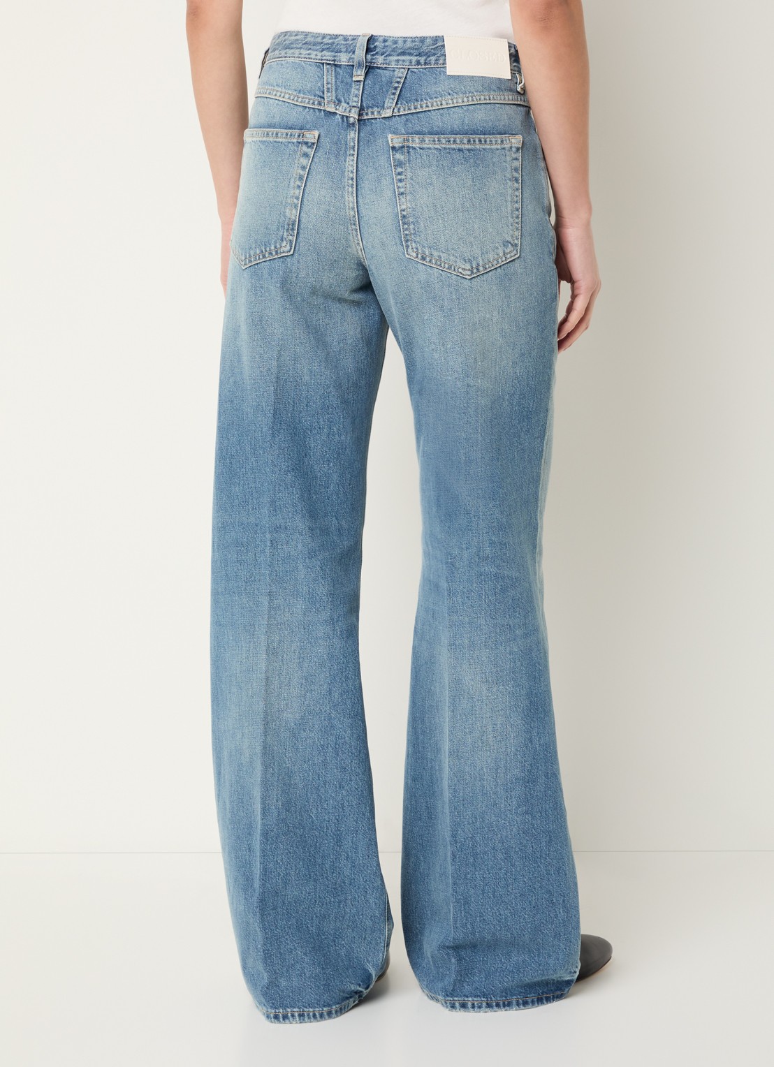 CLOSED Gillan mid waist loose fit jeans met lichte wassing - achterkant 5 indigo