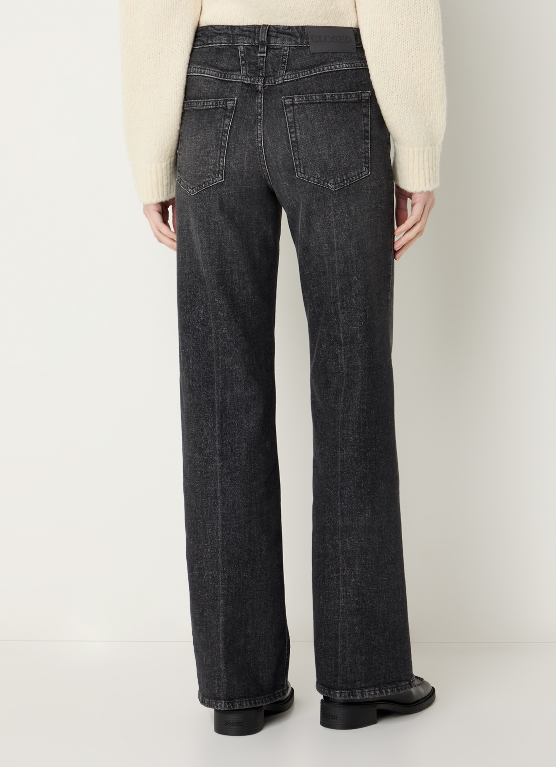 CLOSED Gillan mid waist straight leg jeans met gekleurde wassing - achterkant donkergrijs