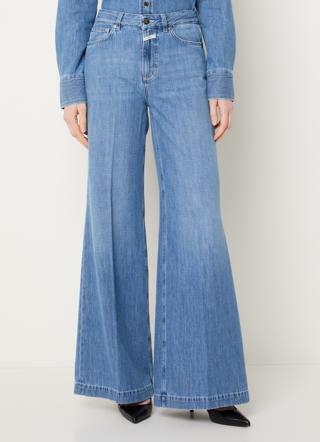 CLOSED Glow Up high waist flared jeans met medium wassing - detail blauw