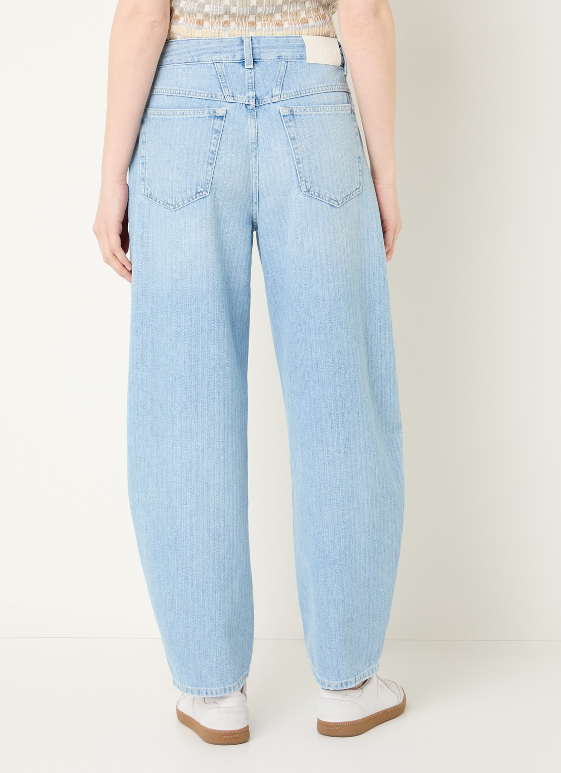 CLOSED Jazzie high waist tapered jeans met lichte wassing - achterkant indigo