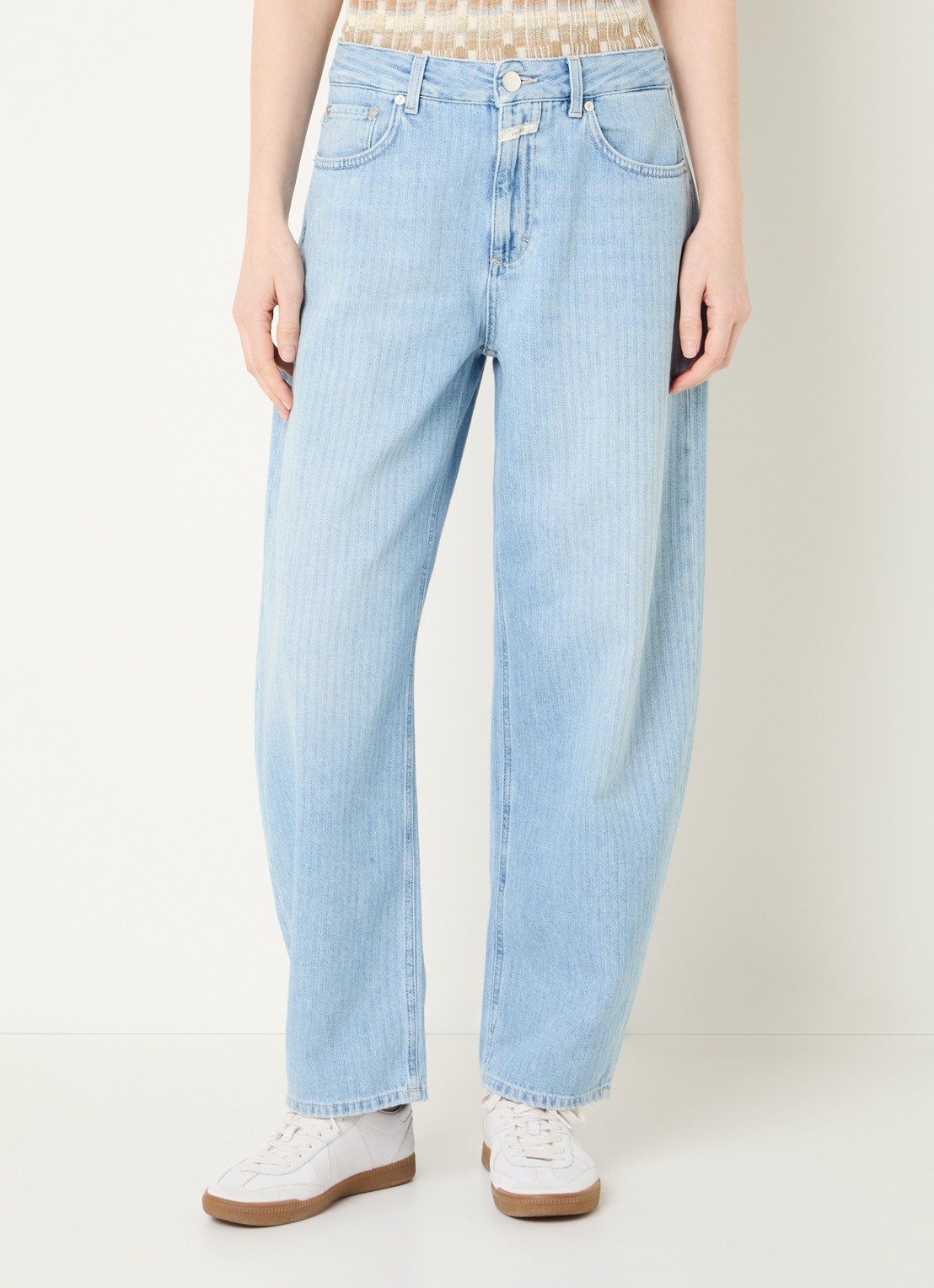 CLOSED Jazzie high waist tapered jeans met lichte wassing - detail 2 indigo