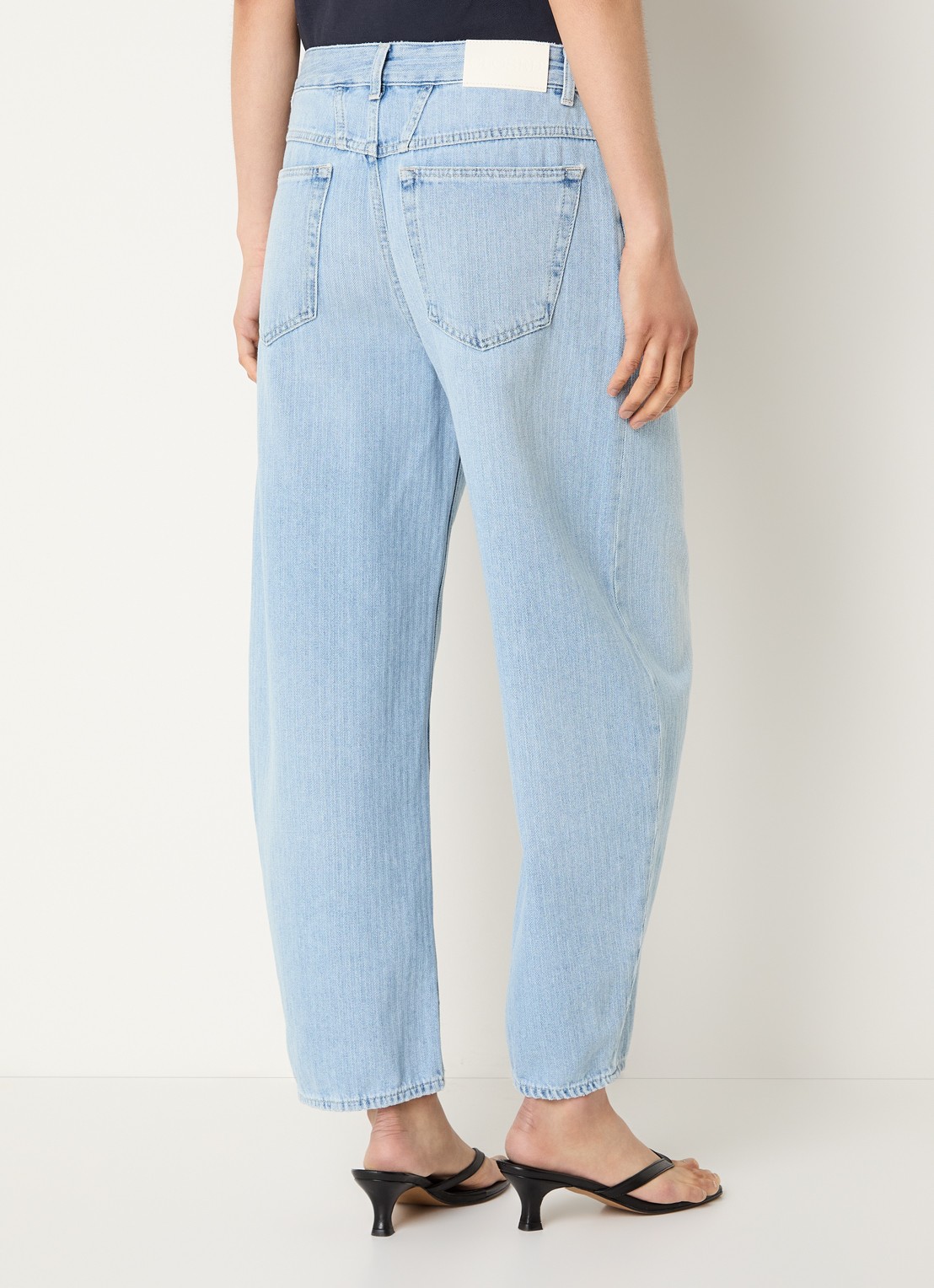 CLOSED Jazzie high waist tapered jeans met lichte wassing - achterkant 3 lichtblauw