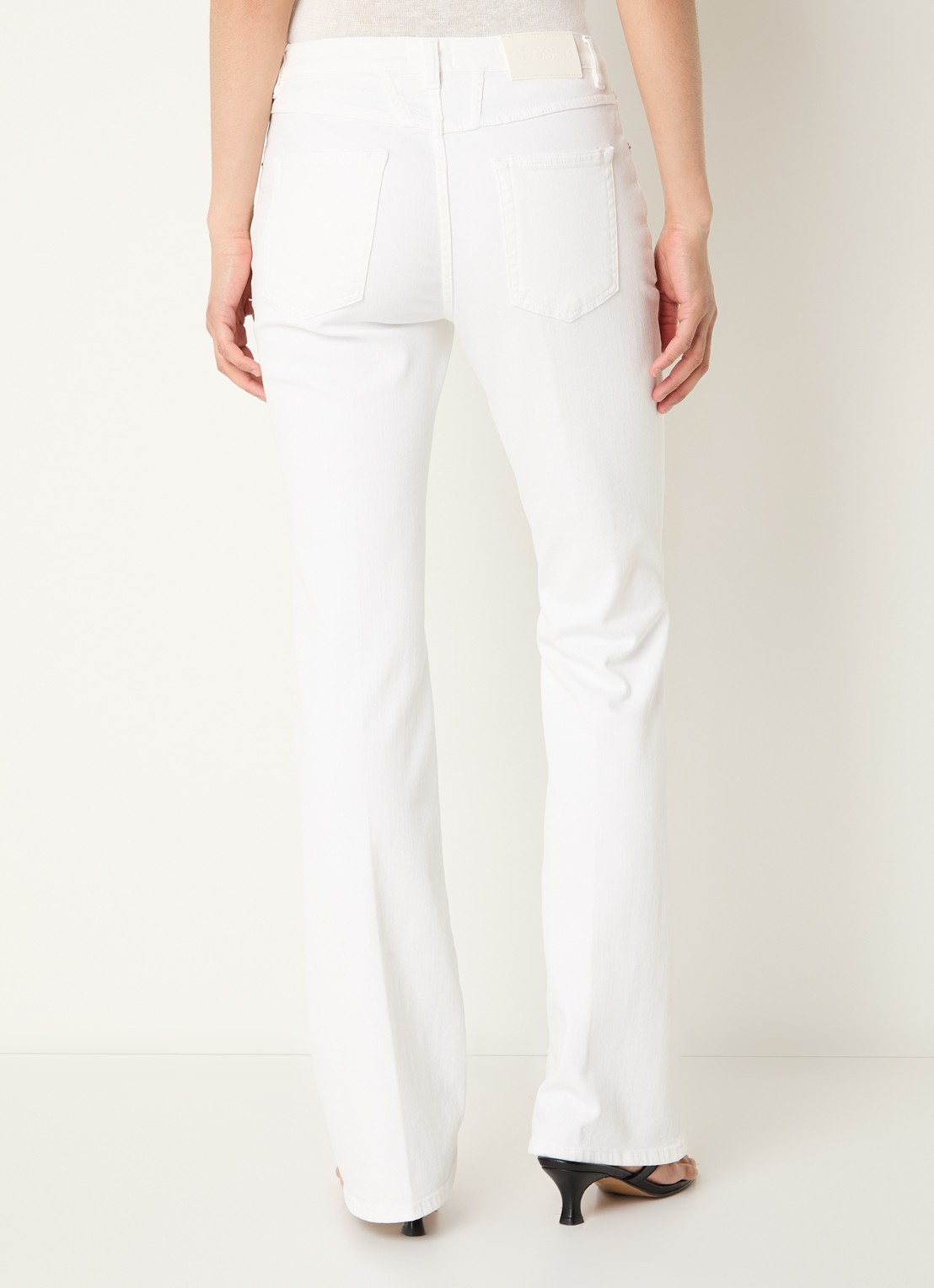 CLOSED Jovanna high waist flared jeans met steekzakken  - achterkant wit