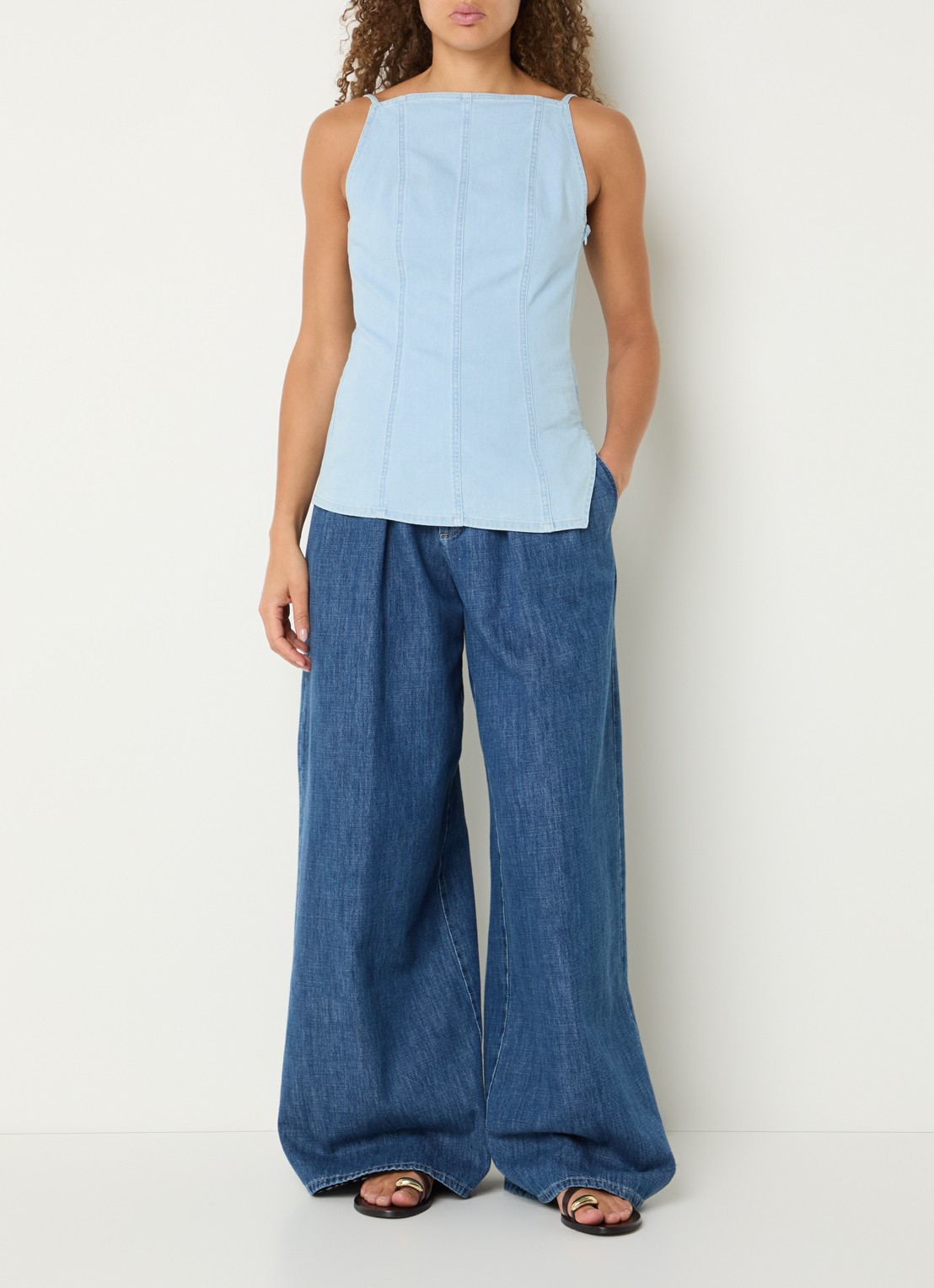 CLOSED Mouwloze top van denim - voorkant 3 lichtblauw