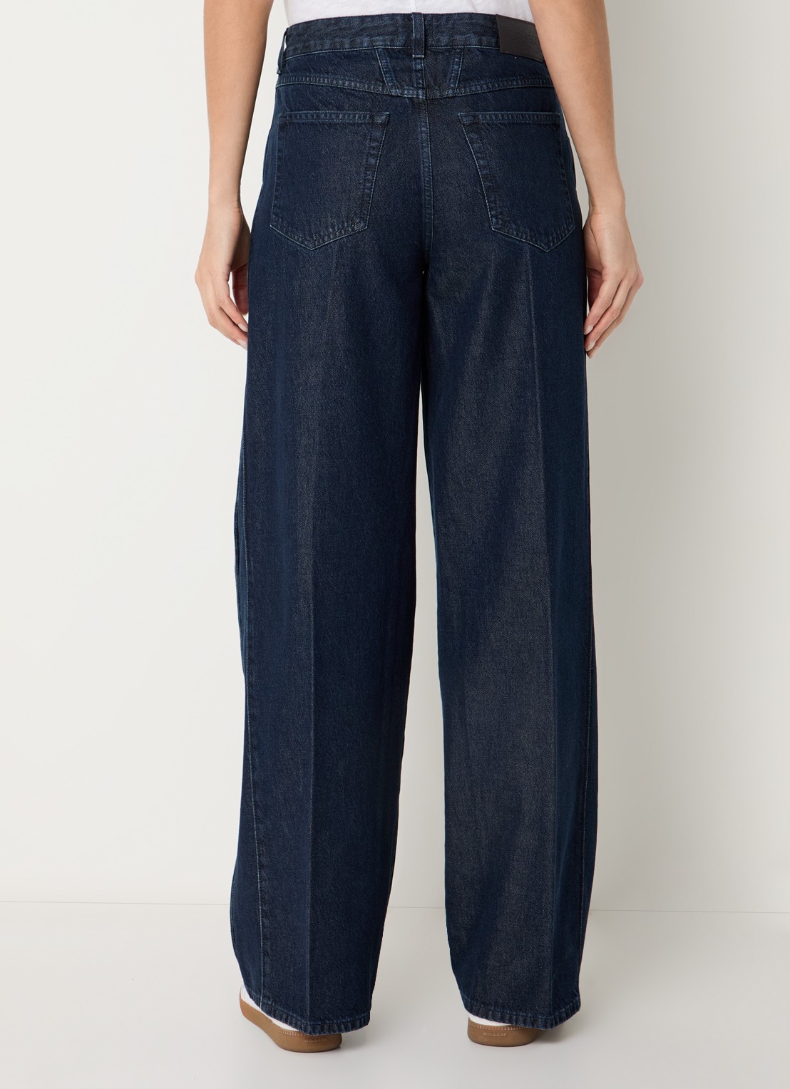CLOSED Nikka high waist straight leg jeans  met persplooi - achterkant indigo