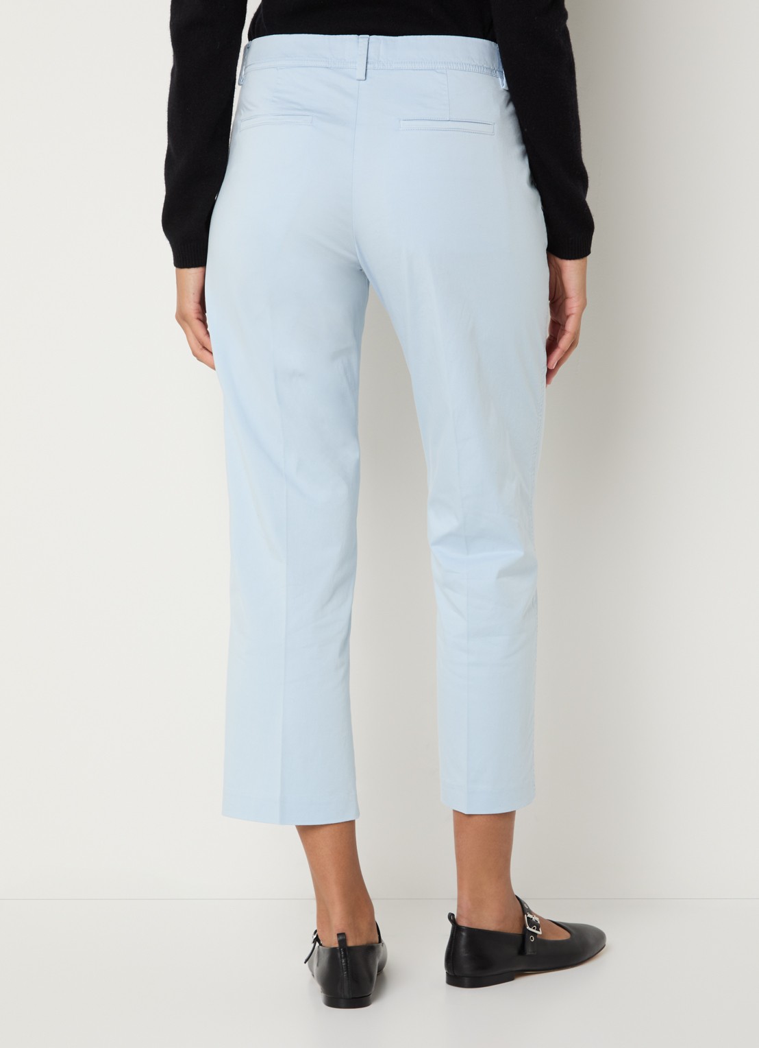 CLOSED Serandon high waist straight fit cropped chino met steekzakken - achterkant lichtblauw
