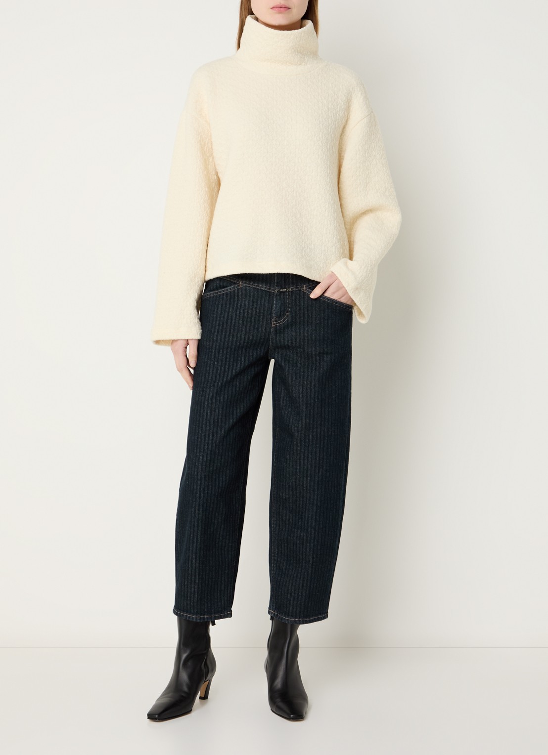 CLOSED Stover-X mid waist loose fit cropped jeans met donkere wassing - voorkant 3 indigo