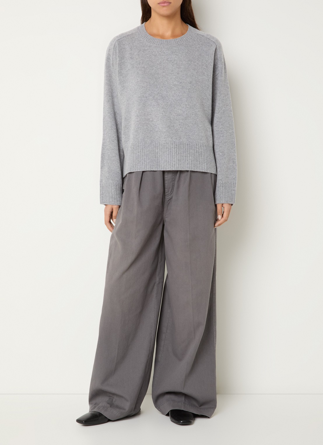 CLOSED Wynston high waist wide fit broek met steekzakken - voorkant 4 grijs