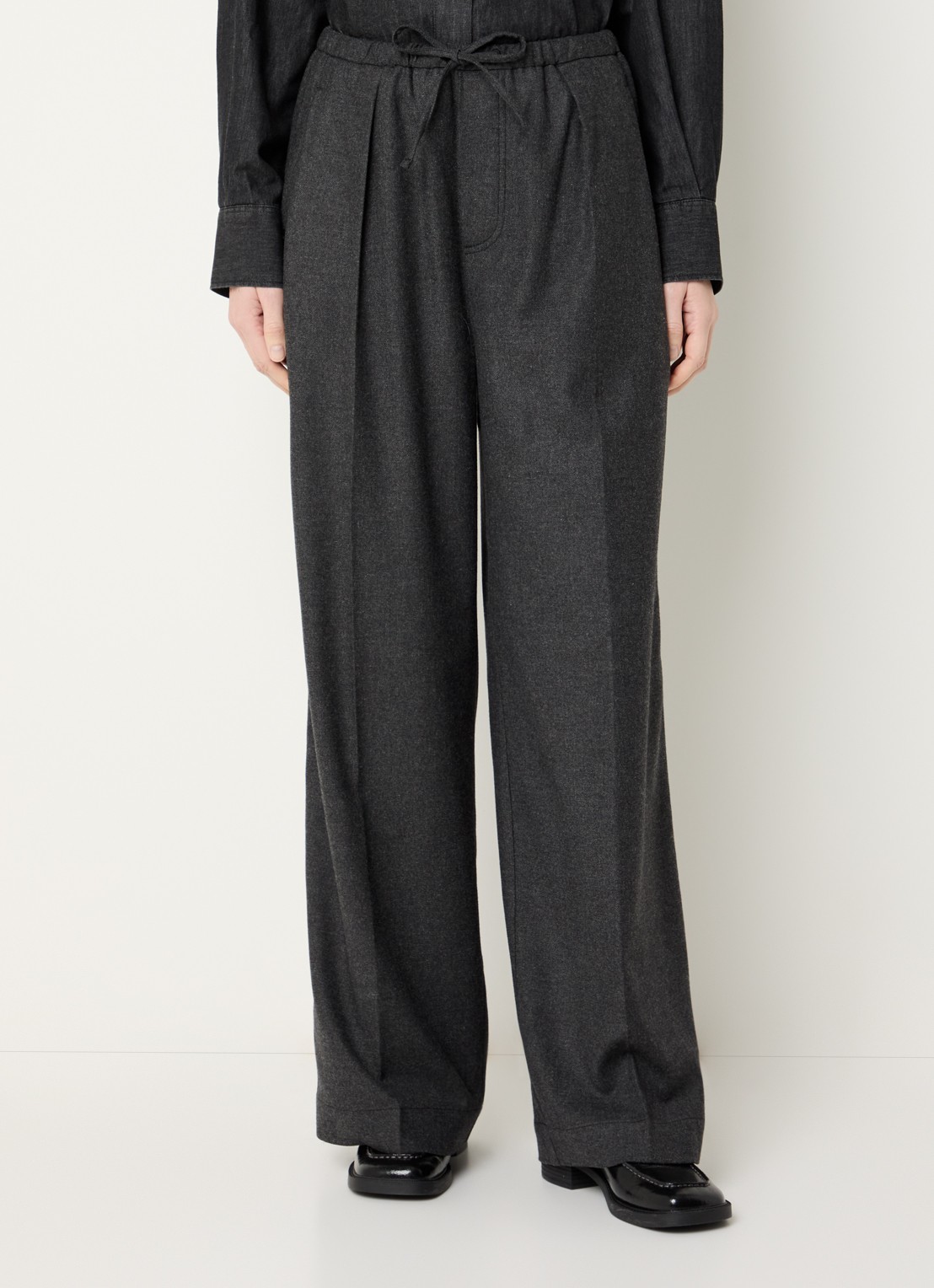 CLOSED Wynston high waist wide fit pantalon in wolblend met steekzakken - detail antraciet