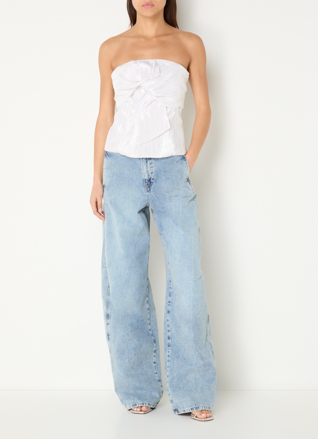 Co'Couture Bia off-shoulder top met smockwerk - voorkant 4 lichtgrijs