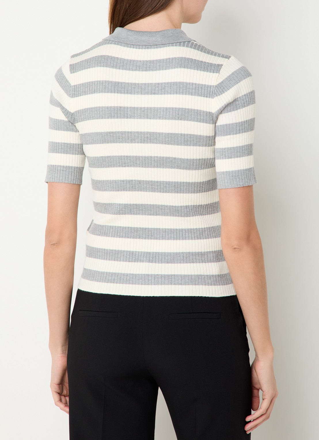 Co'Couture Bonny ribgebreide top met streepprint en polokraag - achterkant lichtgrijs