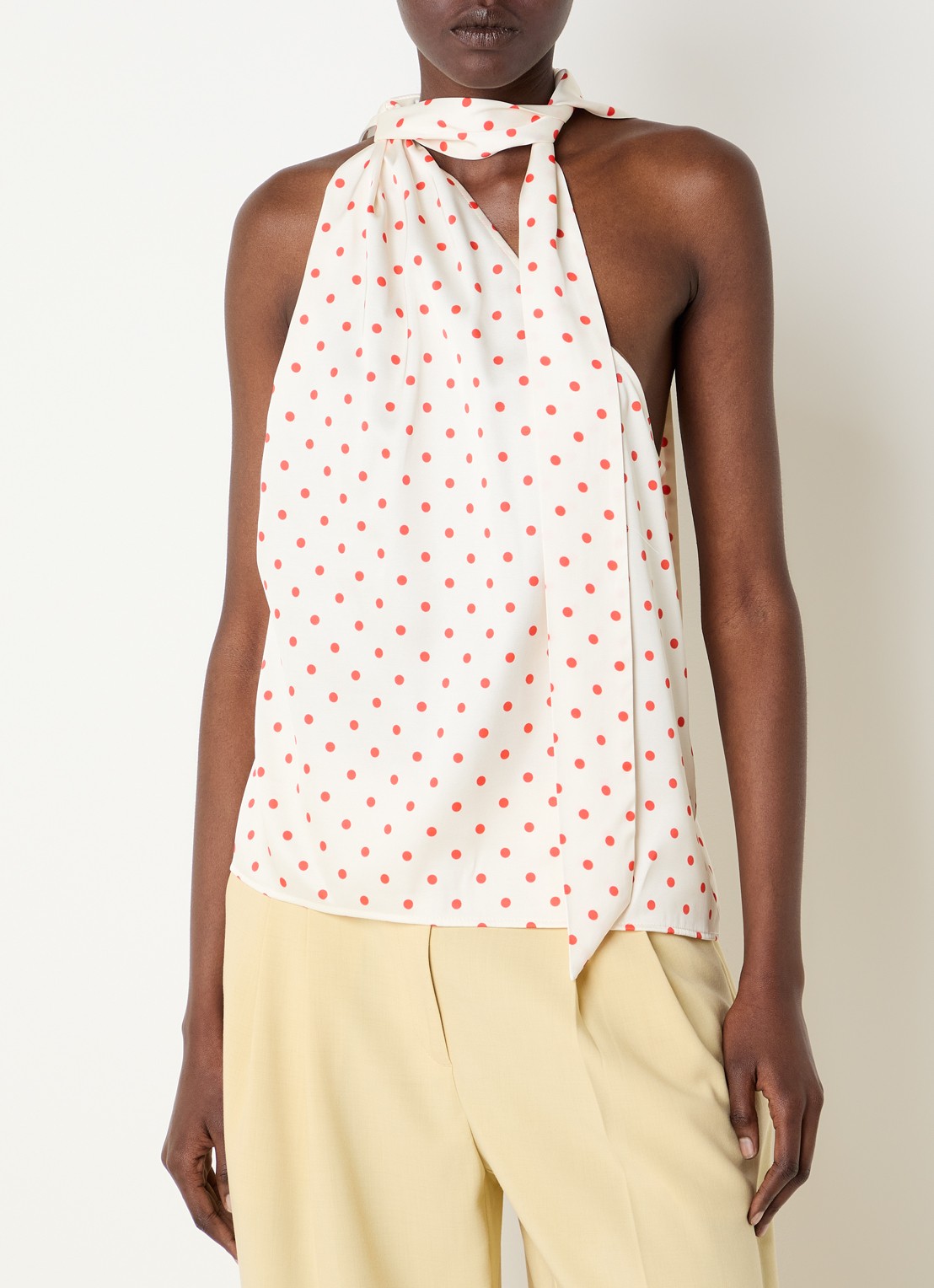 Co'Couture Cambria top met asymmetrische hals en stippenprint - detail 4 creme