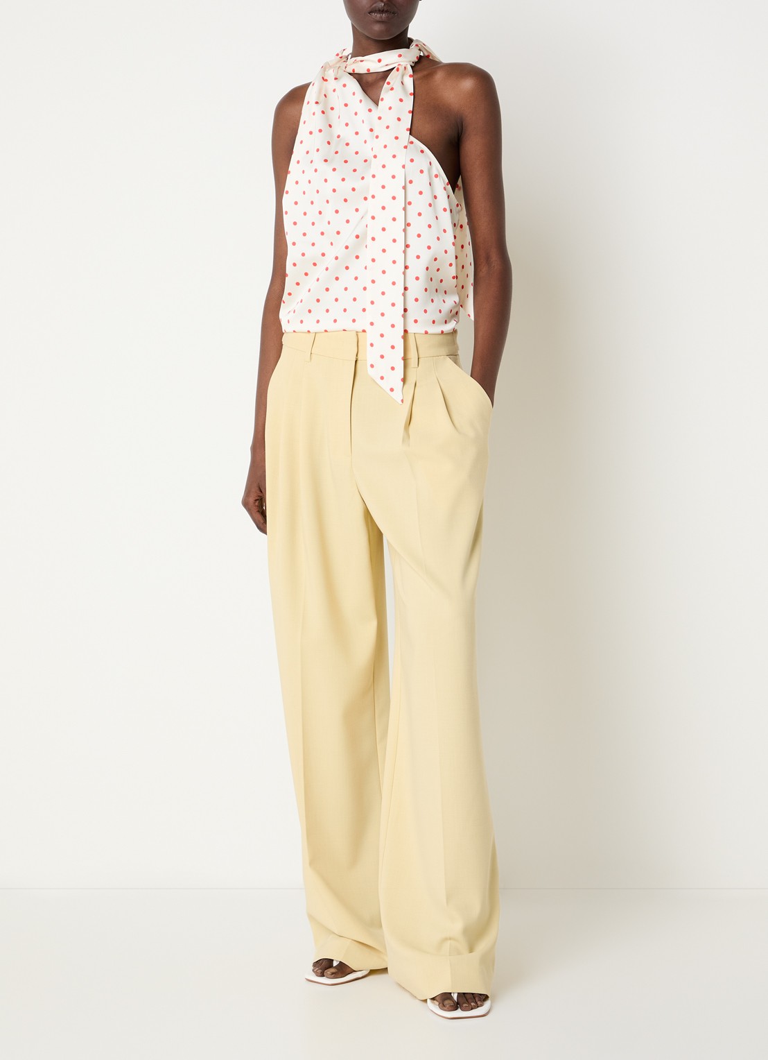 Co'Couture Cambria top met asymmetrische hals en stippenprint - voorkant 3 creme