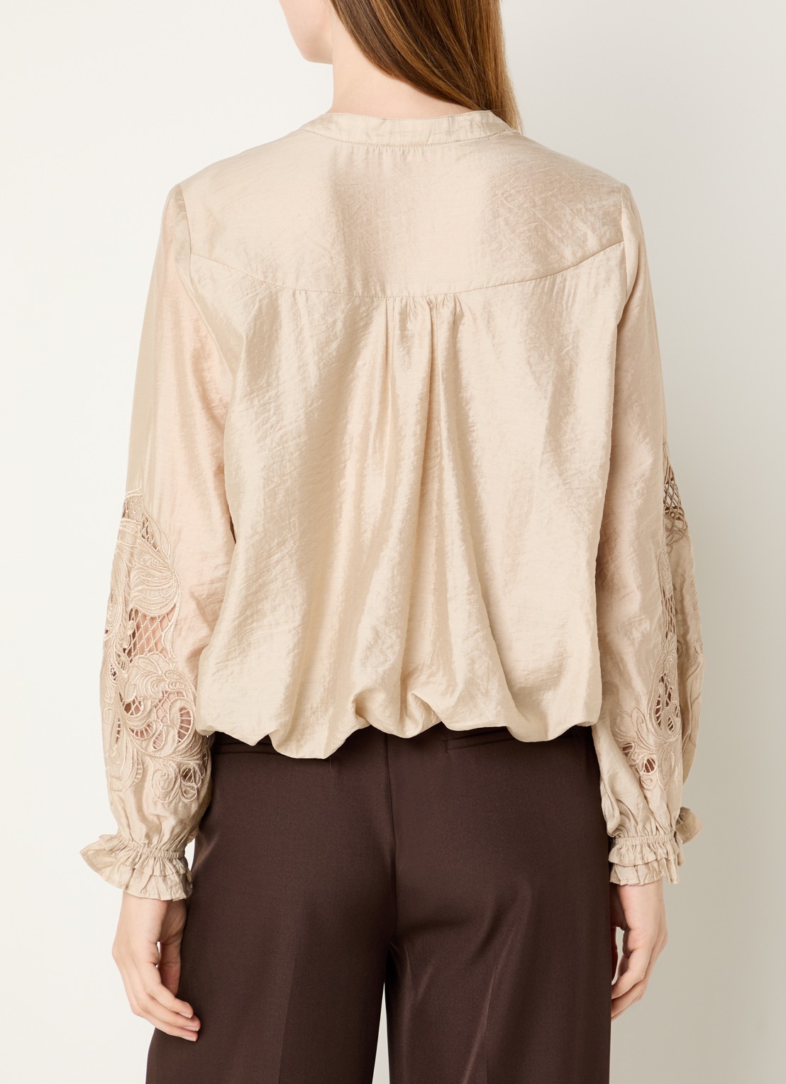 Co'Couture Delin blouse met broderie en ballonmouw - achterkant beige