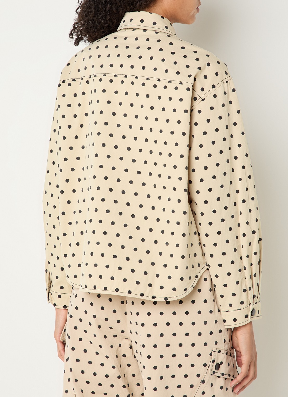Co'Couture Diddi blouse met stippenprint en borstzakken - achterkant beige