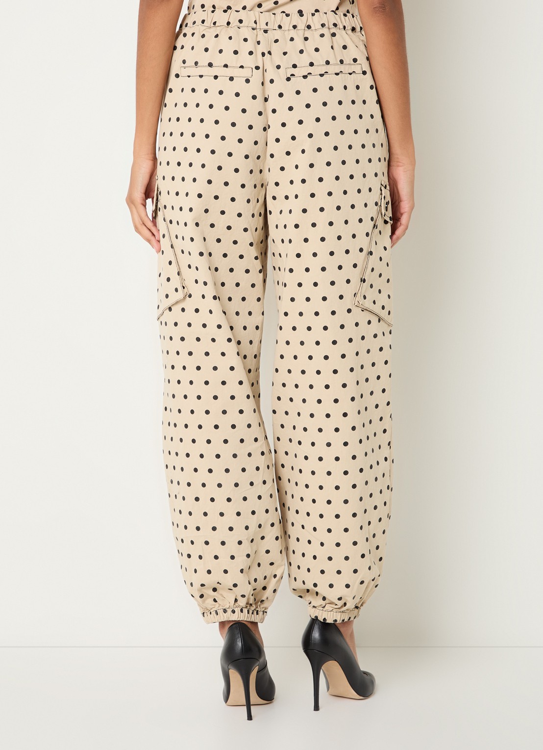 Co'Couture Diddi high waist tapered fit cargobroek met stippenprint - achterkant 4 beige