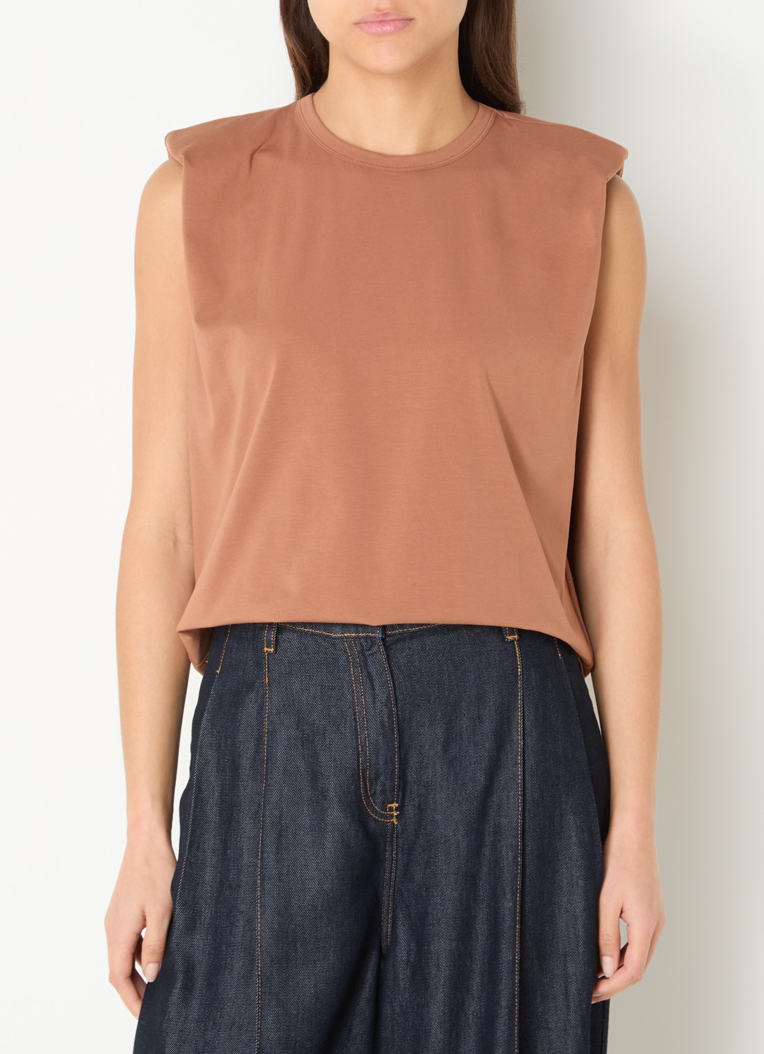 Co'Couture Eddie mouwloze top met schoudervulling - detail 4 bruin