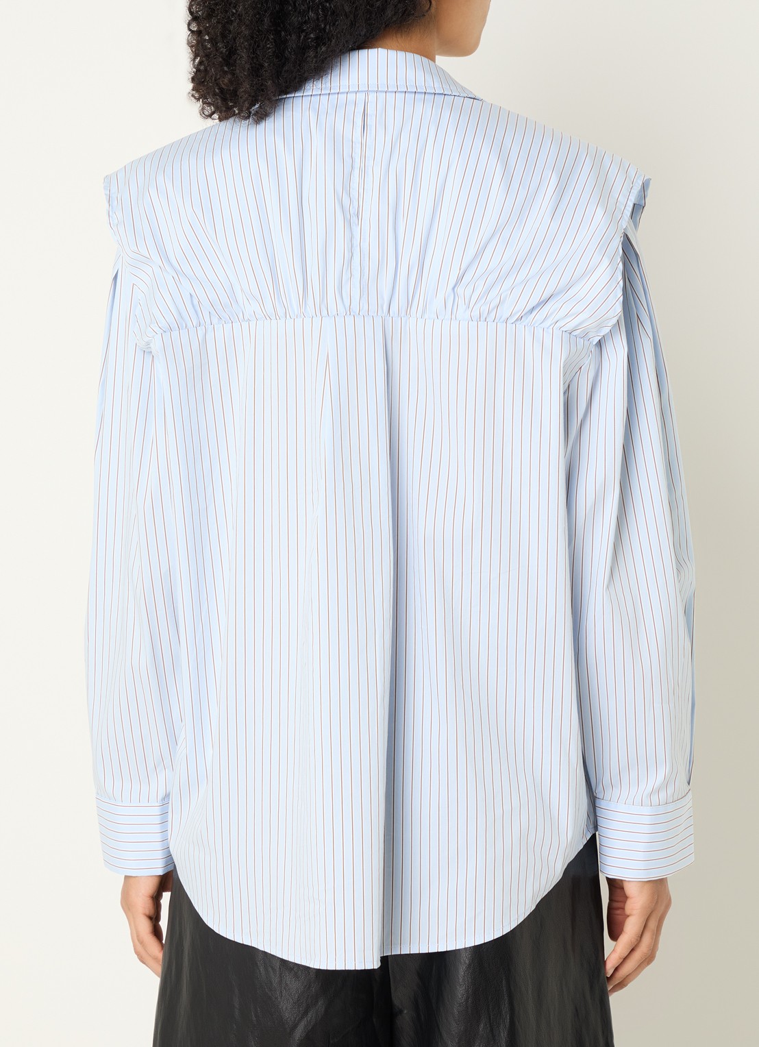 Co'Couture Fiora blouse met streepprint en strikceintuur - achterkant 2 lichtblauw