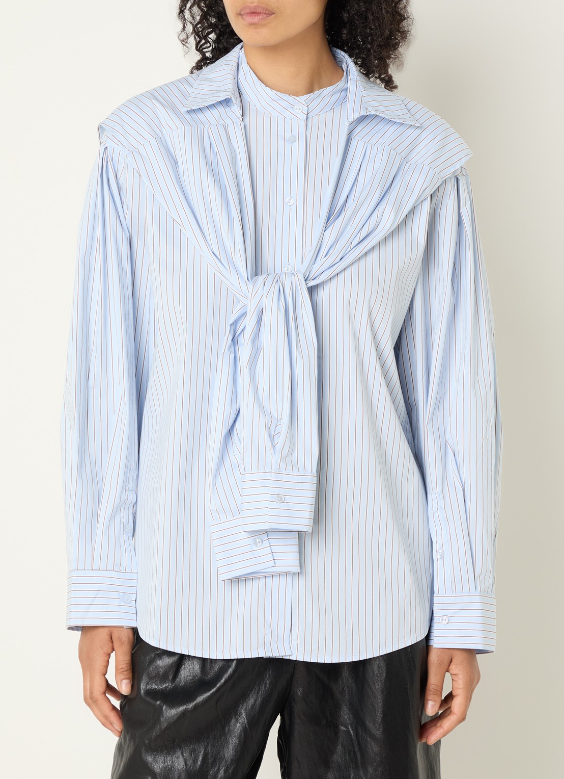 Co'Couture Fiora blouse met streepprint en strikceintuur - detail lichtblauw