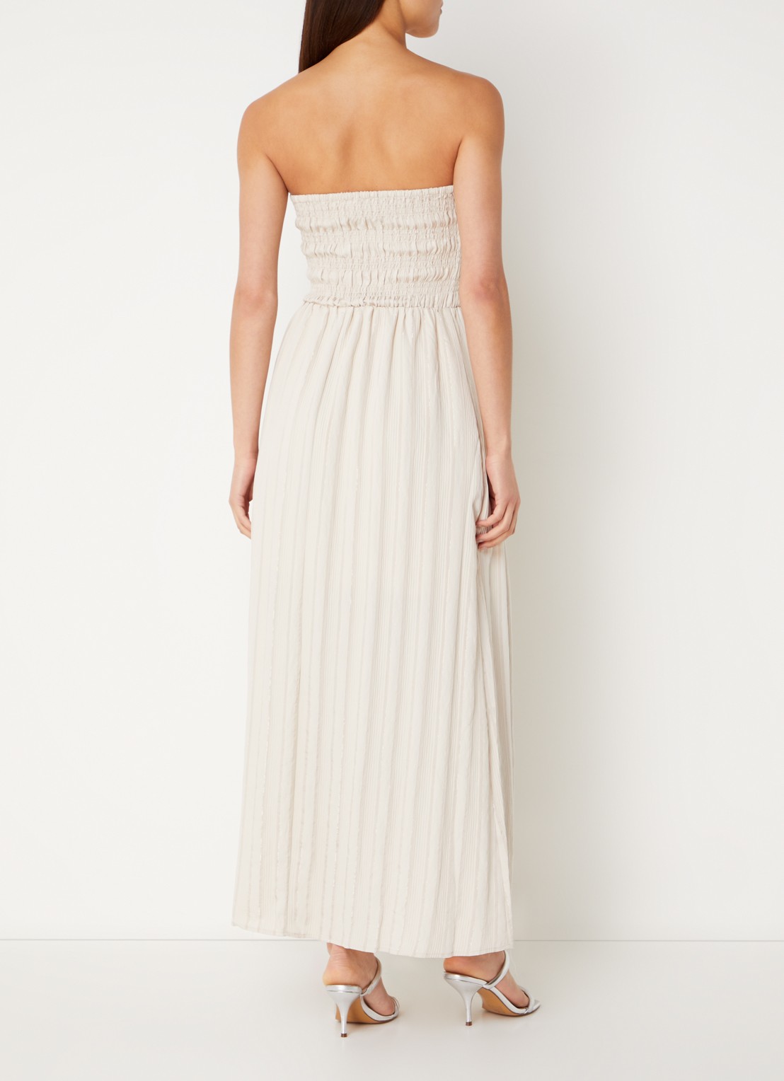 Co'Couture Gigicc strapless maxi jurk met lurex en smockwerk - achterkant zand