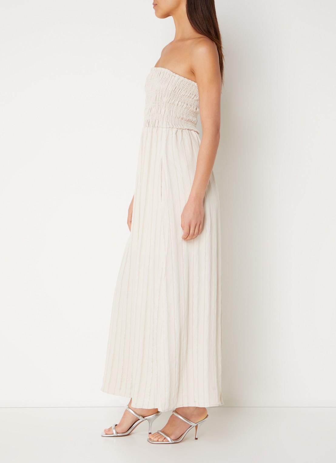 Co'Couture Gigicc strapless maxi jurk met lurex en smockwerk - voorkant 4 zand