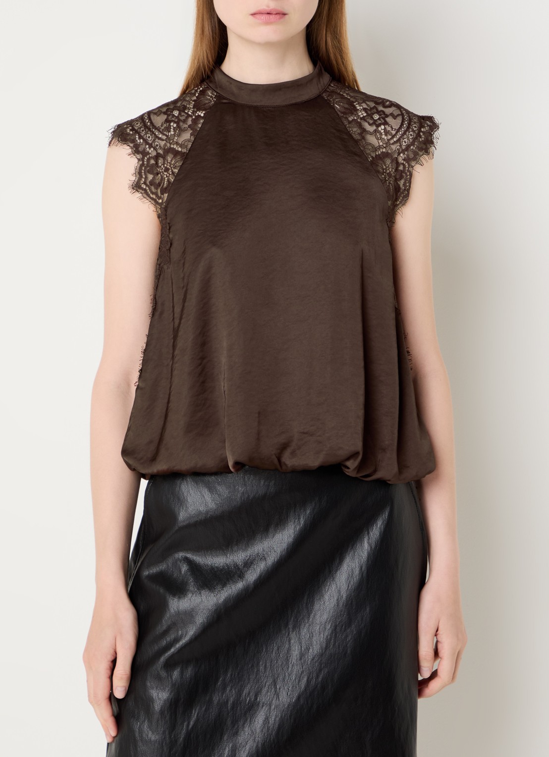 Co'Couture IdunCC top van satijn met details van kant - detail 4 donkerbruin