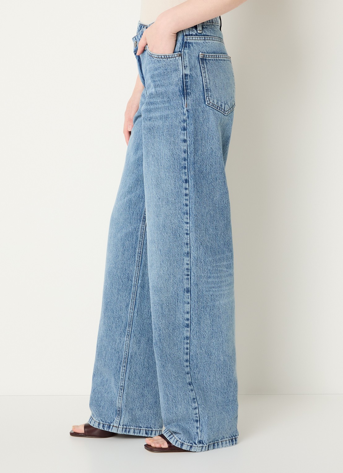 Co'Couture Mid waist flared jeans met medium wassing - detail 2 indigo