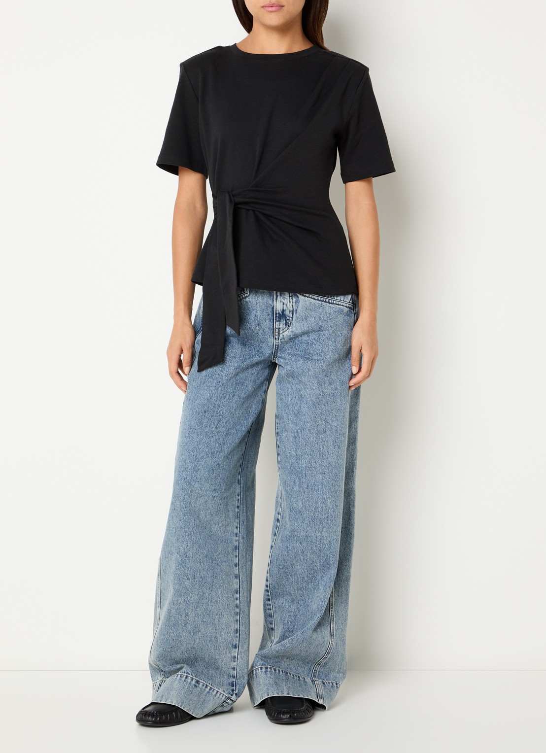 Co'Couture Orianne T-shirt met strikceintuur - voorkant 2 zwart
