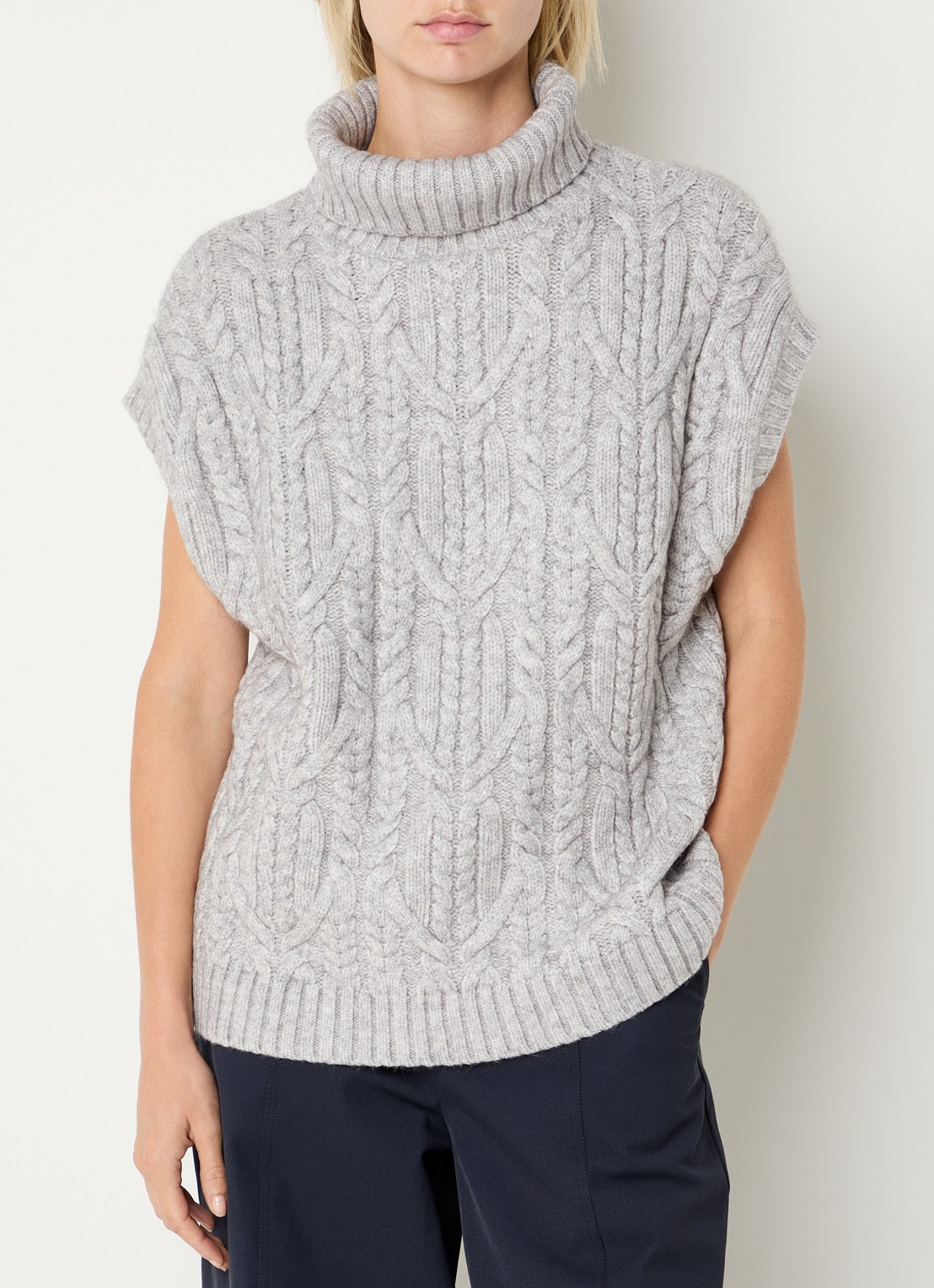 Co'Couture Row oversized kabelgebreide spencer met col - detail 4 grijsmele