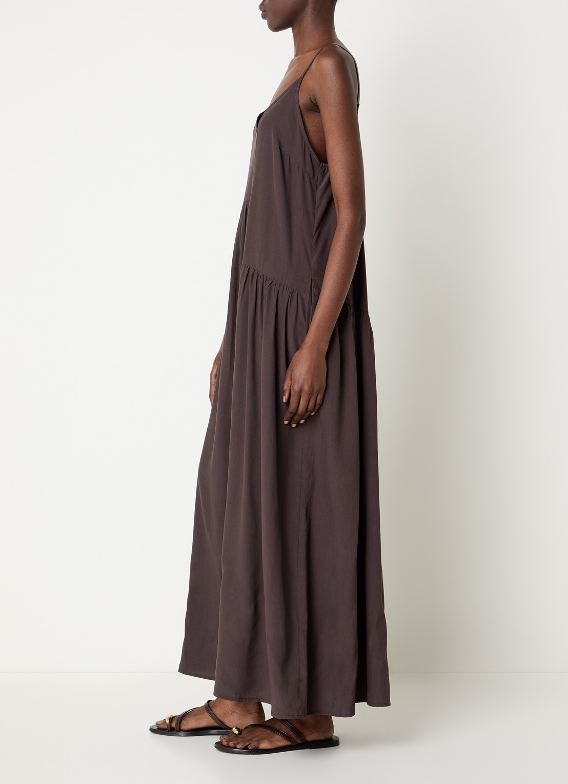 Co'Couture Sunrise maxi jurk met V-hals - voorkant 2 donkerbruin