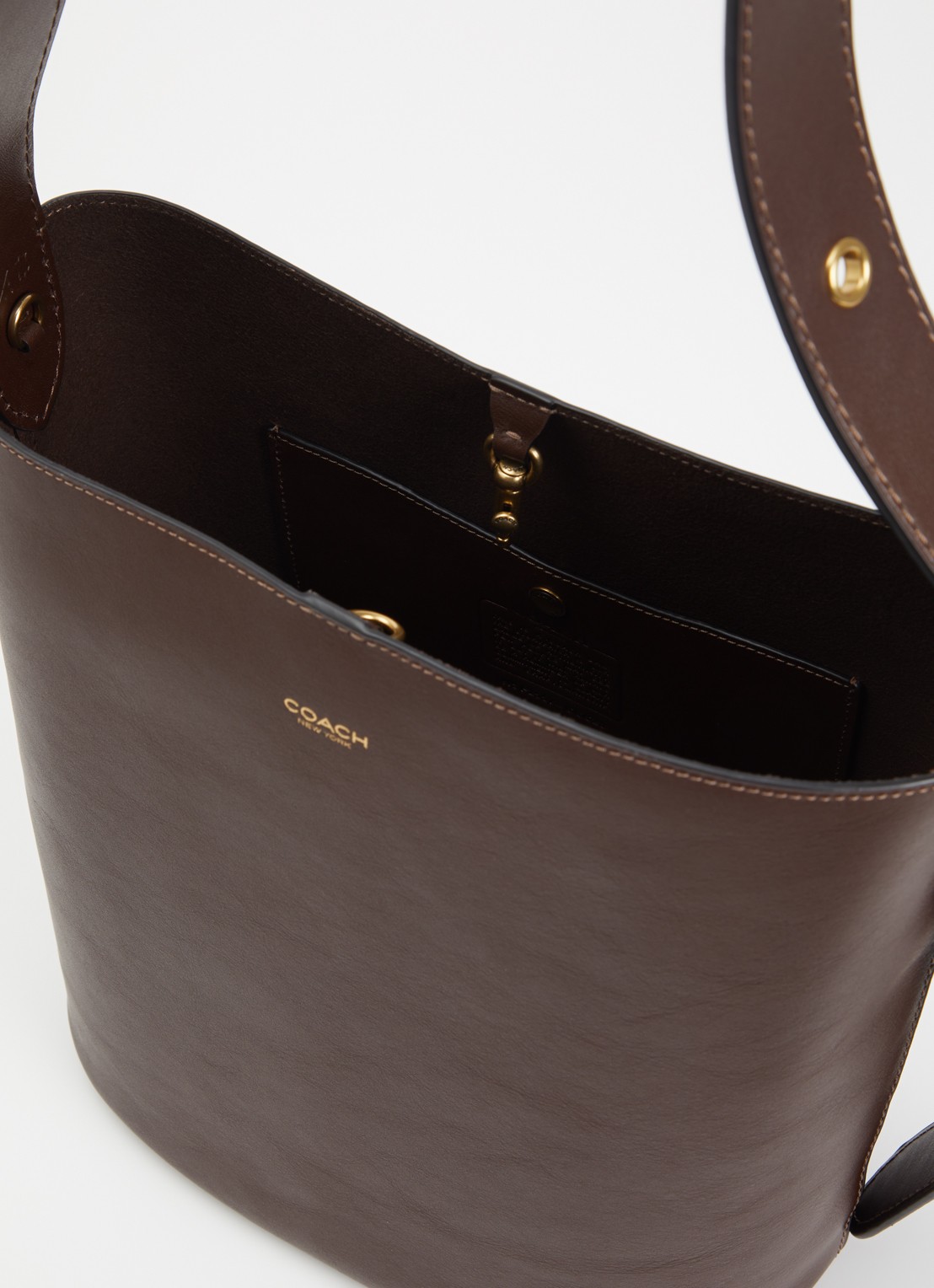 Coach Bleecker Bucket schoudertas van leer met uitneembare etui - detail 3 donkerbruin