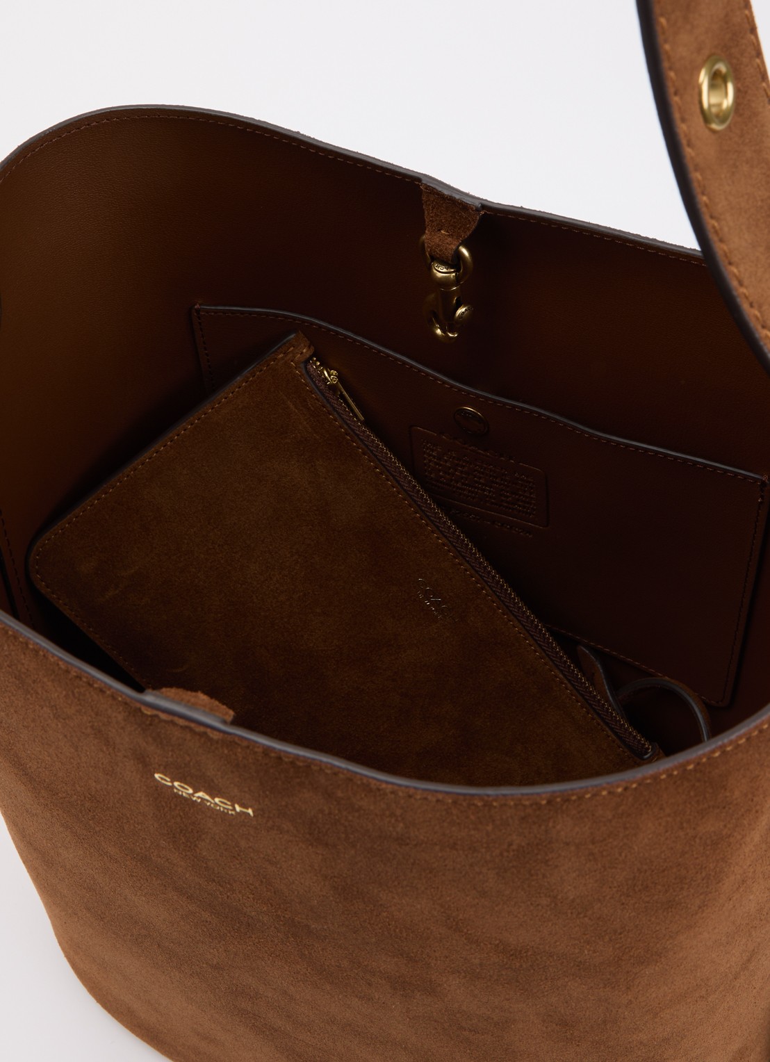 Coach Bleecker Bucket schoudertas van suède met uitneembare etui - detail 5 roestbruin