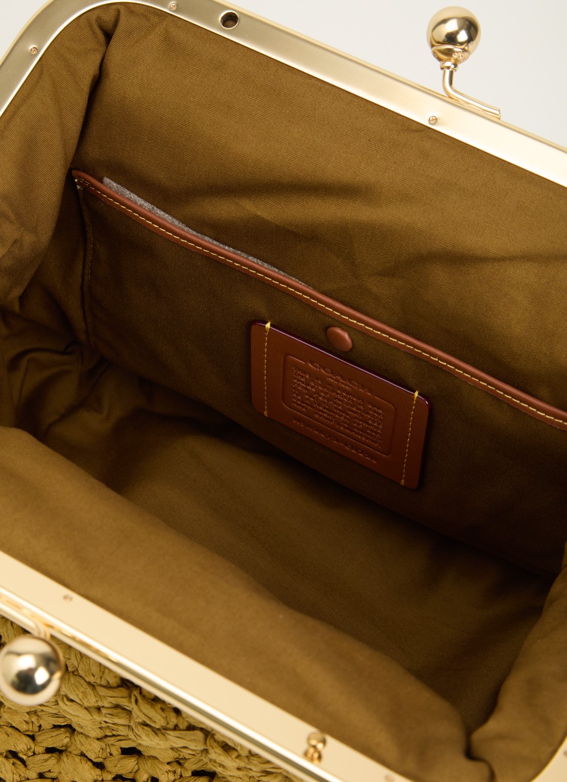 Coach Kisslock frame 27 schoudertas van stro  - detail olijfgroen