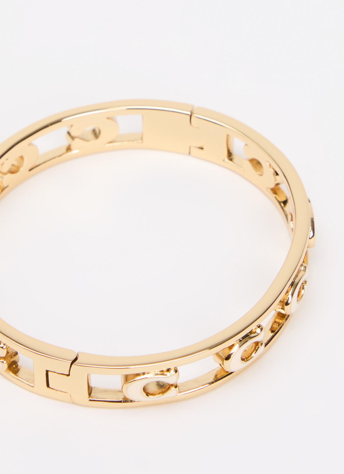 Coach Open C Hinged bangle - detail goud
