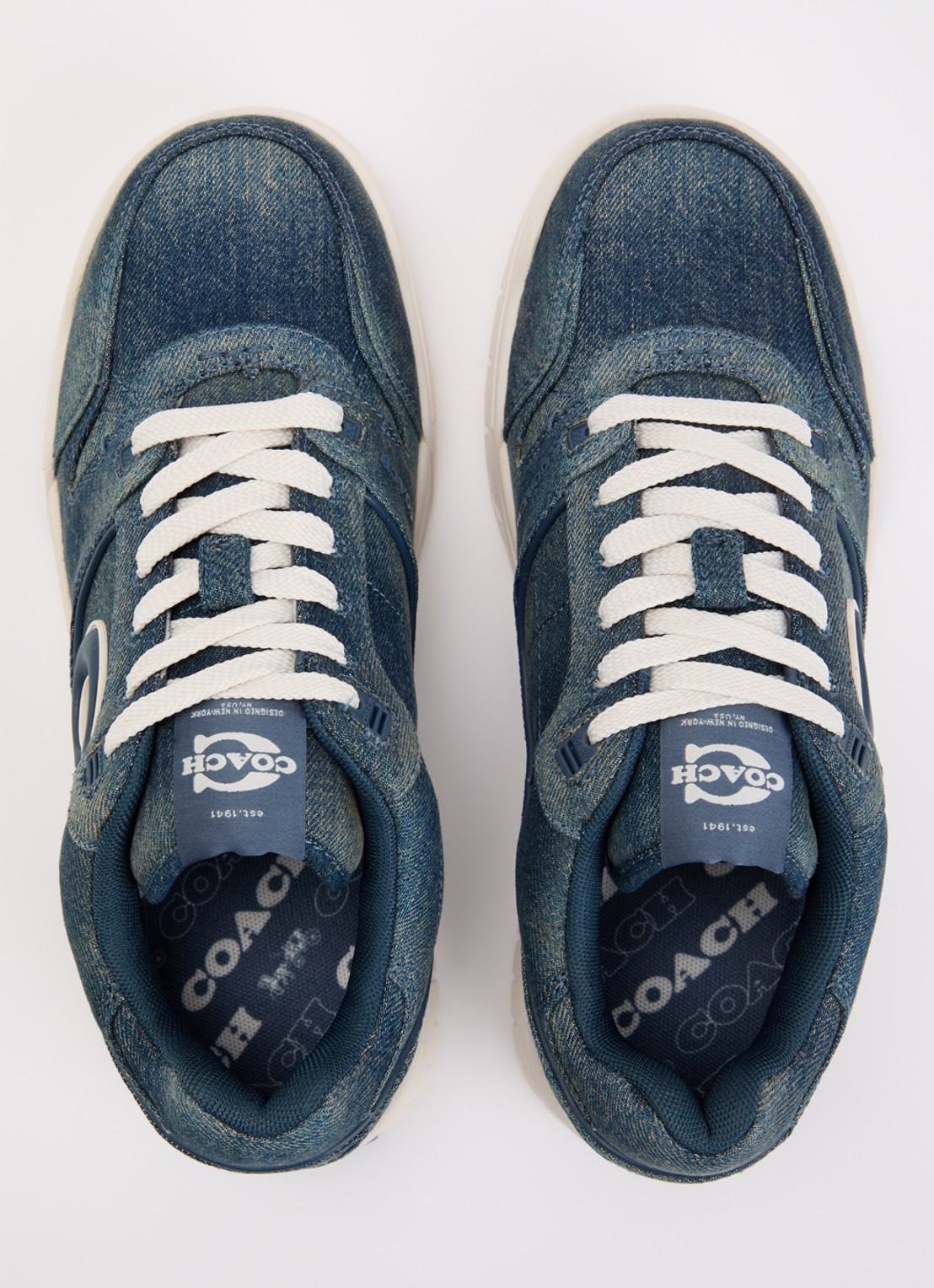 Coach Soho sneaker van denim met logo - detail 2 indigo