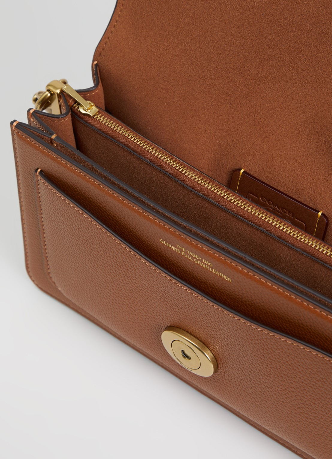 Coach Tabby 26 schoudertas van leer met afneembare schouderriem - detail 2 cognac
