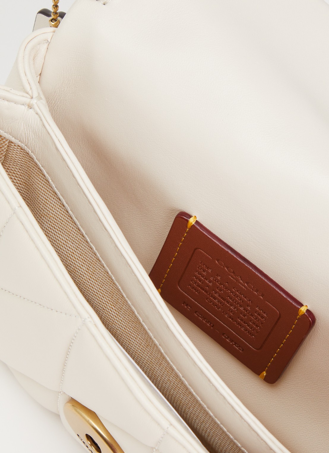Coach Tabby Chain 19 crossbodytas van leer - detail gebroken wit