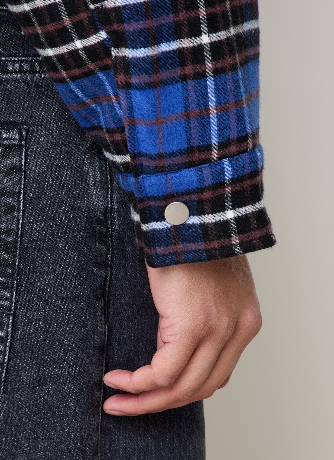 Cole Buxton Gewatteerd overshirt met ruitdessin - detail 4 kobaltblauw