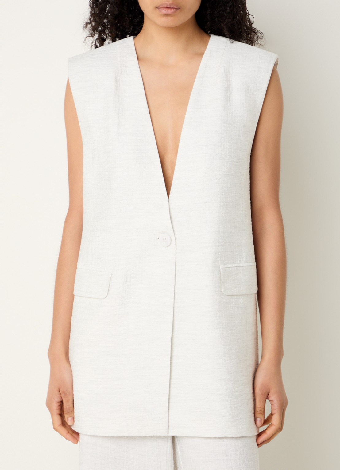 Copenhagen Muse Brie gilet met klepzakken en structuur - detail gebroken wit