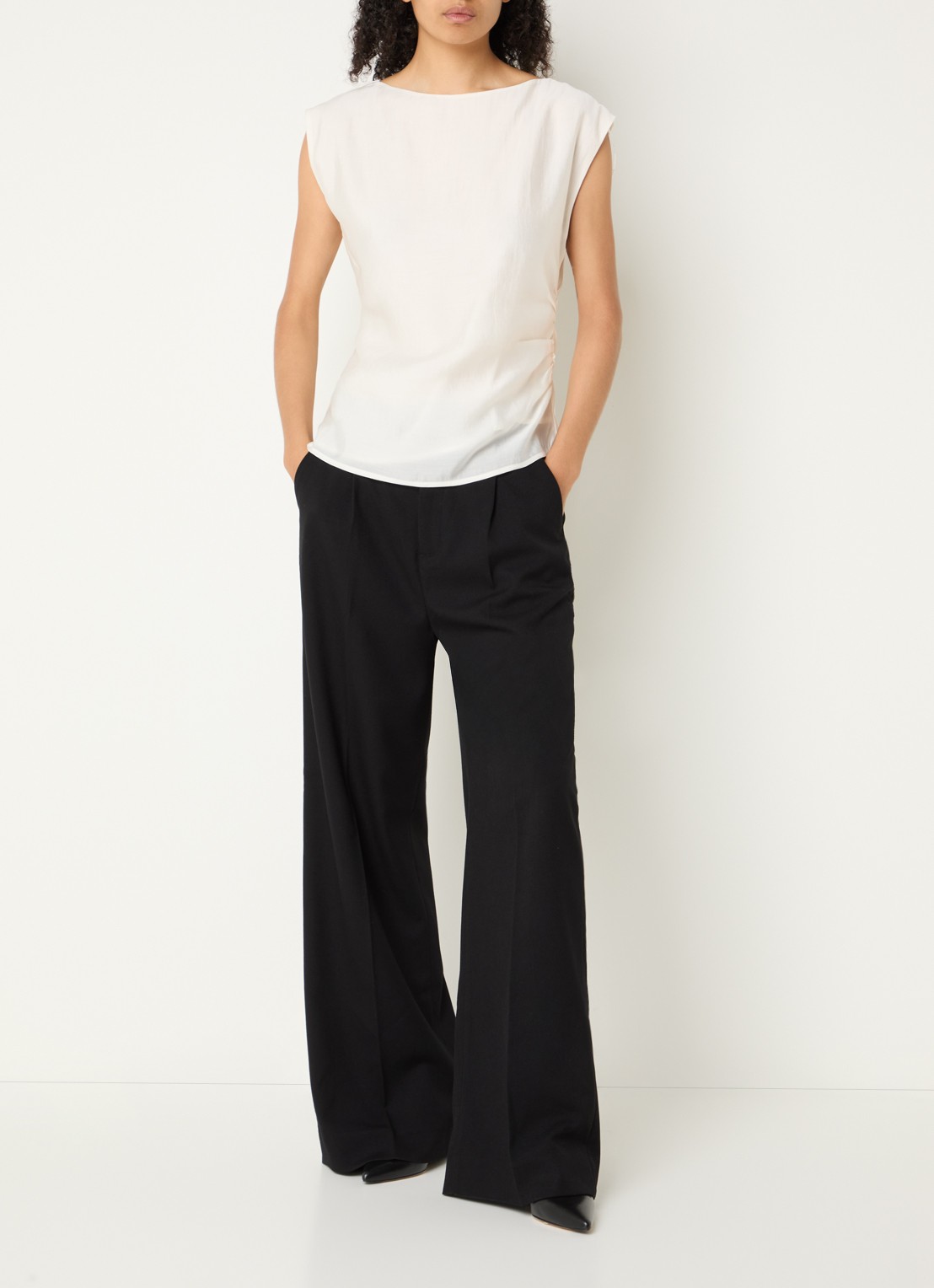 Copenhagen Muse CMMolly mouwloze tuniek met ruches en asymmetrische zoom - voorkant 2 gebroken wit